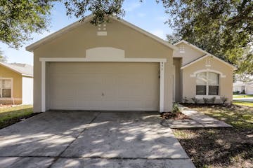 977 Vanderbilt Dr Eustis, FL 32726